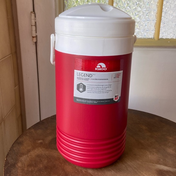 💙New Igloo Legend 1 Gallon Beverage Water Jug Container - Picture 1 of 5